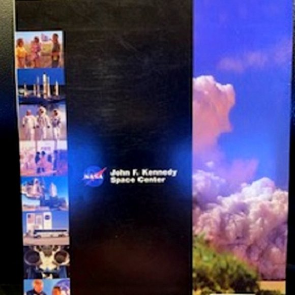 NEW NASA Kennedy Space Center Official Tourbook, English version - Paperback - Picture 2 of 2